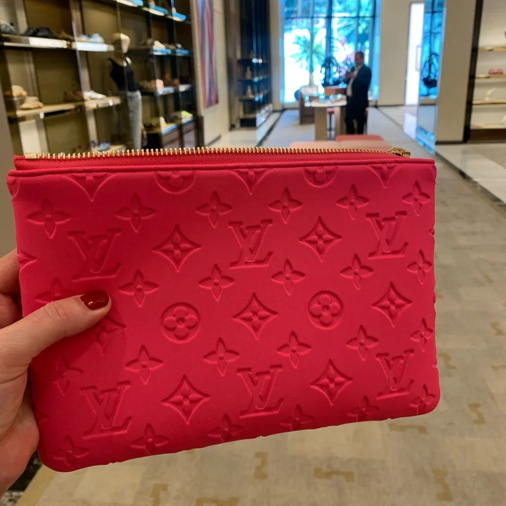 Authentic limited edition Louis Vuitton rare bright pink soft logo pouch .Must! - Picture 4 of 16